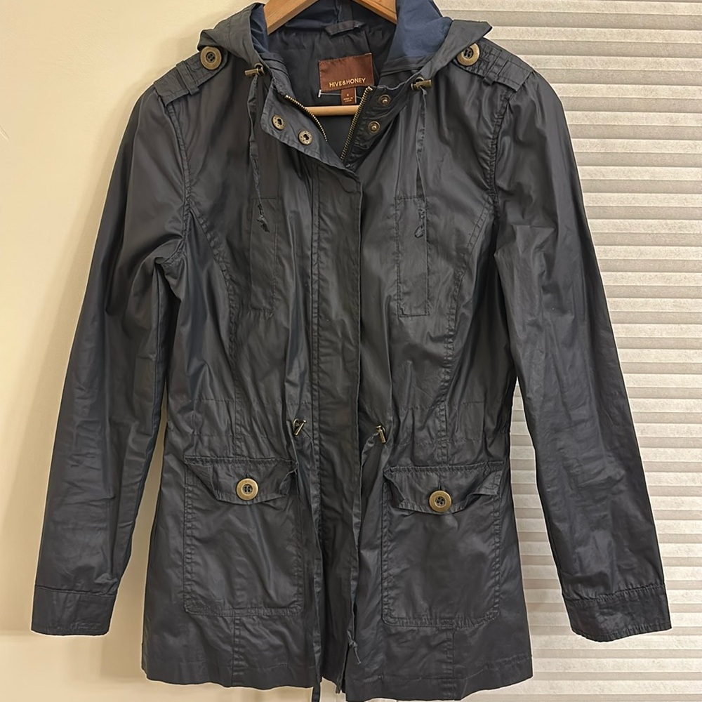 Hive and Honey women’s lightweight waxed utility jacket, size S in Navy.